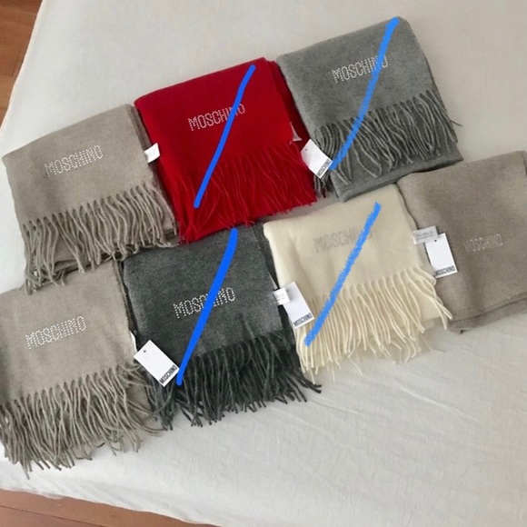 NEW Authentic moschino wool scarf in sandy beige - Picture 9 of 9